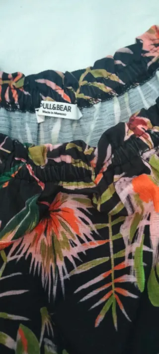 Pull&Bear Top Hombros Descubiertos Estampado Tropi