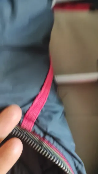 Chaleco acolchado unisex azul marino.