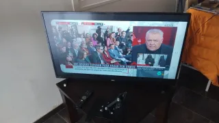 Televisión smart Philips 43 con soporte
