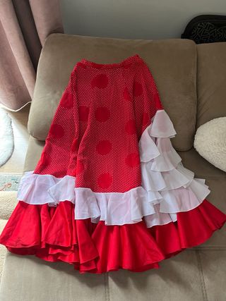 Falda flamenca roja con lunares blancos