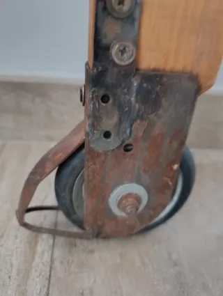 Caballito de madera antiguo