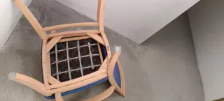 Silla butaca madera maciza haya  tapizada en  azul