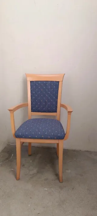 Silla butaca madera maciza haya  tapizada en  azul