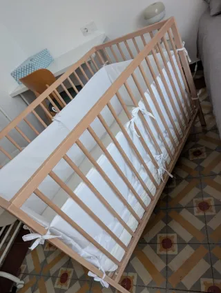 Cuna de madera y colchón 60x120cm