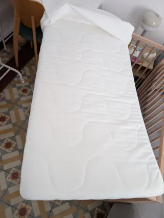 Cuna de madera y colchón 60x120cm