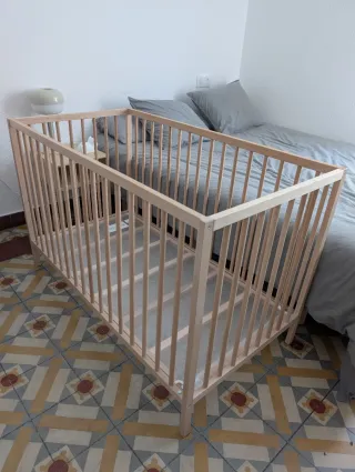 Cuna de madera y colchón 60x120cm