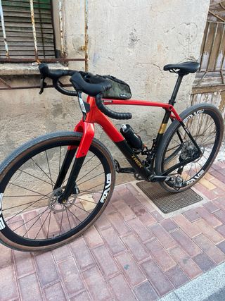 Bicicleta Gravel Trek Checkpoint Roja