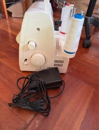 Remalladora Singer 14SH754