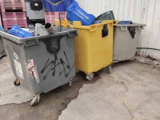 REGALO Contenedores de basura (amarillo y beige)