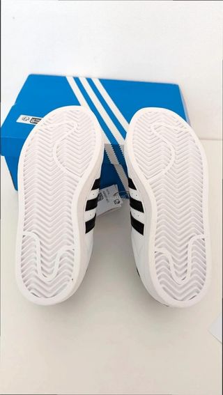 Adidas Superstar Talla 41 Blancas/Negras
