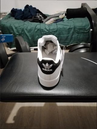 Adidas Superstar Talla 41 Blanco y Negro