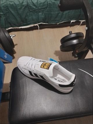 Adidas Superstar Talla 41 Blanco y Negro