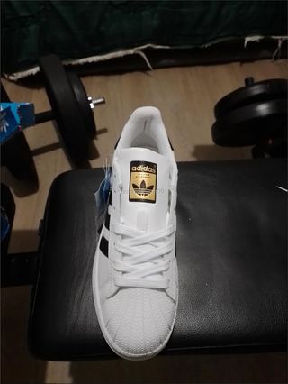 Adidas Superstar Talla 41 Blanco y Negro
