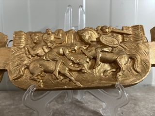 Scultura in gesso dorato