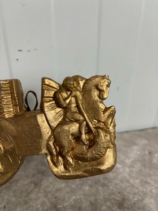 Scultura in gesso dorato