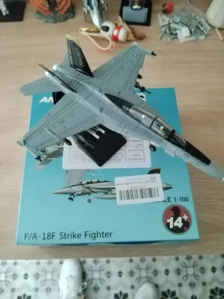 Maqueta Avión Navy VFA-103
