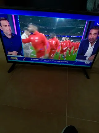 Televisor LG negro usado