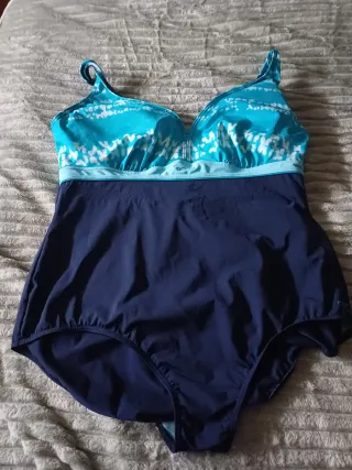 Bañador deportivo azul y turquesa