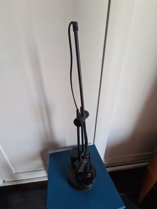 Lampada da tavolo orientabile nera