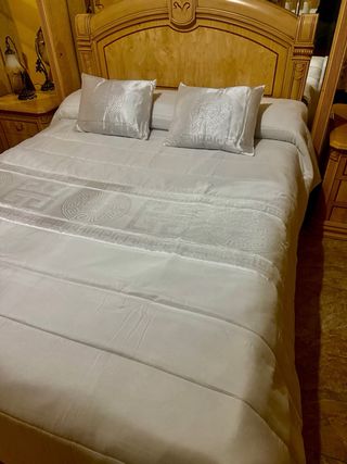 Edredón Versace Dorado y Blanco