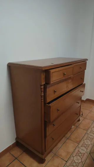 Cómoda de madera para dormitorio