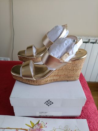 Sandalias doradas San Marina Piel Talla 39