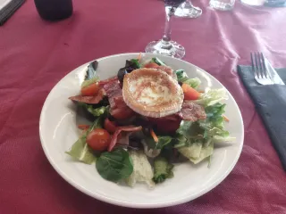 Busco Camarero/a y Cocinero/a