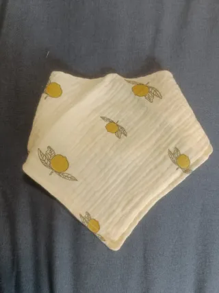 Babero de muselina