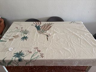 Mantelería de tela con diseño floral