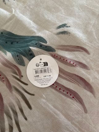 Mantelería de tela con diseño floral