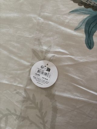 Mantelería de tela con diseño floral