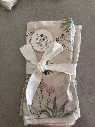 Mantelería de tela con diseño floral
