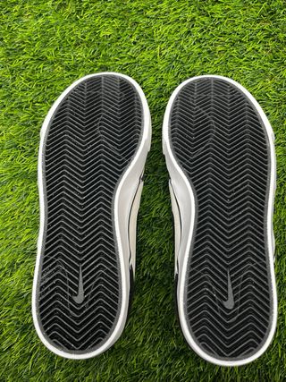 Zapatillas Nike Beige y Blancas