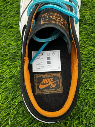 Zapatillas Nike Beige y Blancas