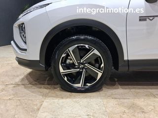 Mitsubishi Eclipse Cross PHEV Kaiteki 4WD