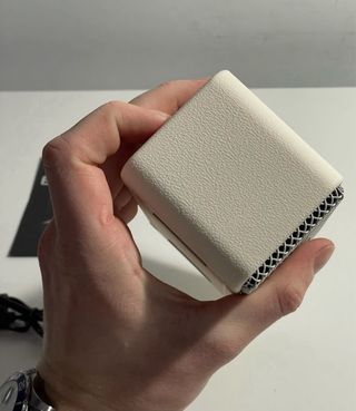 Altavoz Marshall Blanco y Dorado