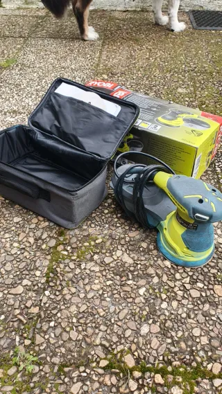 Lijadora Ryobi ROS300A 300W + Accesorios