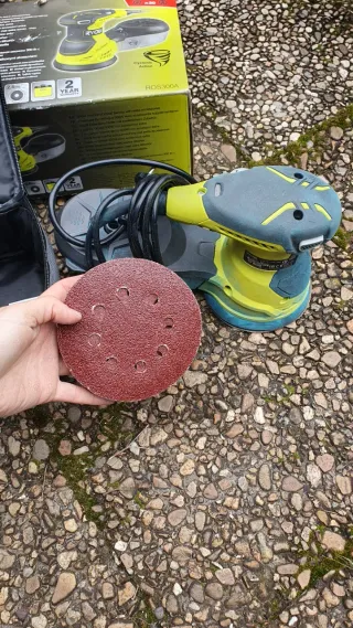 Lijadora Ryobi ROS300A 300W + Accesorios