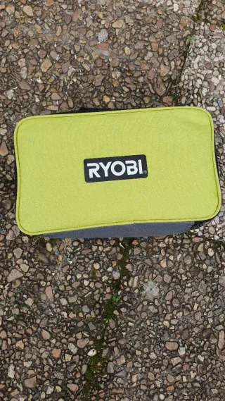 Lijadora Ryobi ROS300A 300W + Accesorios