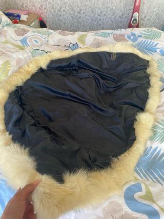 Abrigo de piel sintética beige y marrón