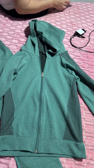 Conjunto deportivo verde