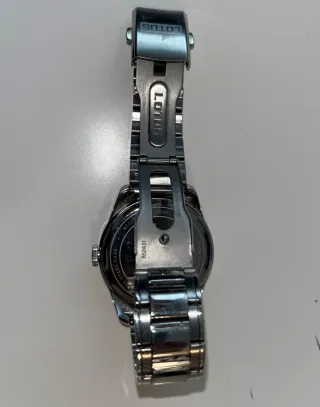 Reloj Lotus Gris con Correa Metálica