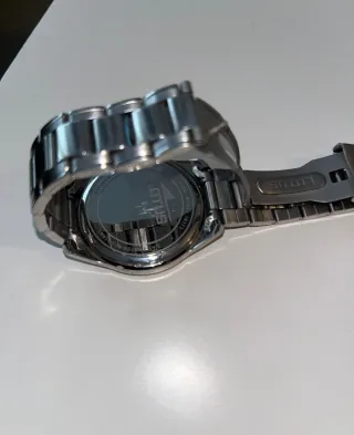 Reloj Lotus Gris con Correa Metálica