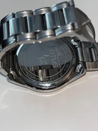 Reloj Lotus Gris con Correa Metálica