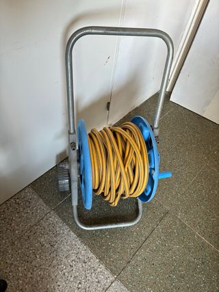 Carro porta manguera con ruedas