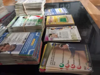 Variedad de cartas de fútbol diferentes