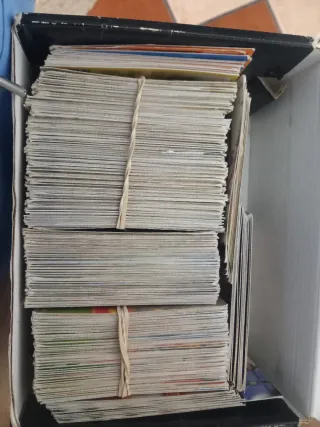 Variedad de cartas de fútbol diferentes