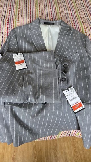 Traje Zara NUEVO. Americana 54 / Pantalón 42.