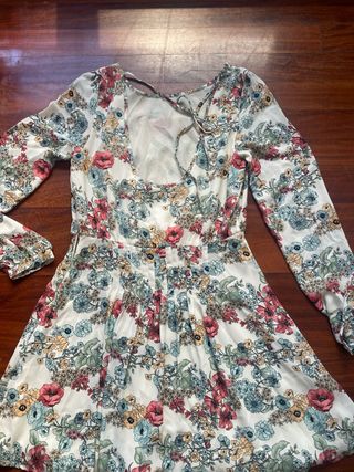 Vestido corto floral manga larga