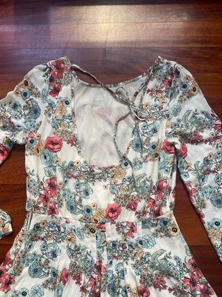 Vestido corto floral manga larga